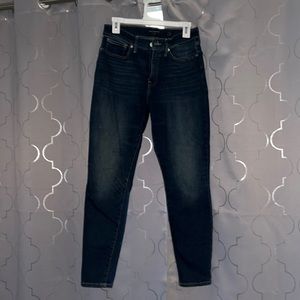 LUCKY BRAND dark wash skinny jeans 10/30